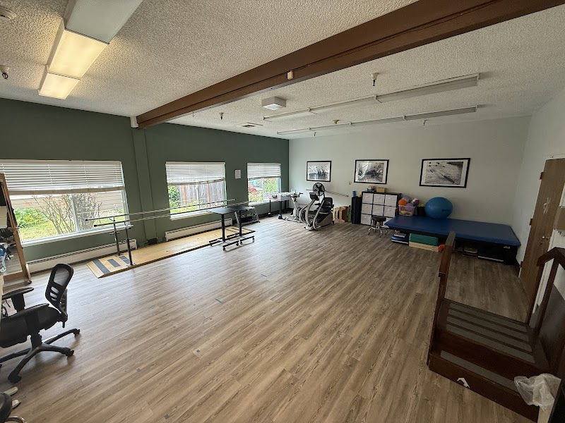 CHEHALEM POST ACUTE nursing home in NEWBERG, OR - Photo 4 of 5