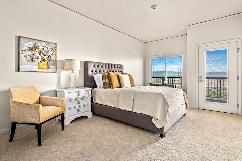 ROGUE VALLEY MANOR nursing home in MEDFORD, OR - Photo 3 of 10