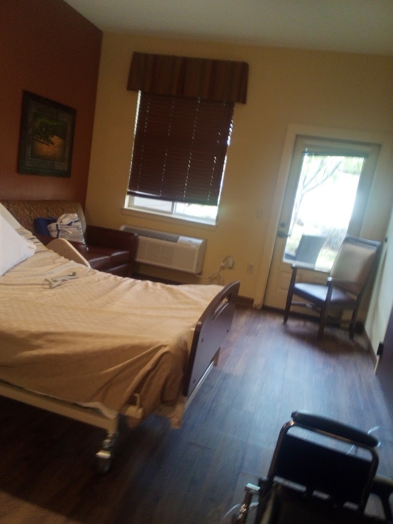 BEND TRANSITIONAL CARE nursing home in BEND, OR - Photo 5 of 9