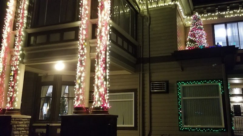 VILLAGE MANOR OF CASCADIA nursing home in WOOD VILLAGE, OR - Photo 2 of 3