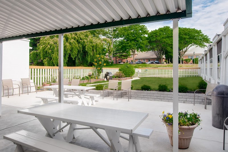 HERITAGE POINTE REHABILITATION AND HEALTHCARE CTR nursing home in DOYLESTOWN, PA - Photo 2 of 10