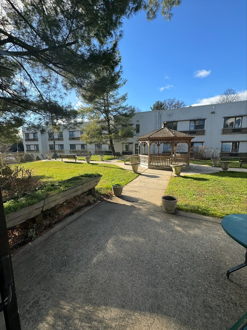 PINE VIEW HEALTHCARE AND REHABILITATION CENTER nursing home in BROOMALL, PA - Photo 5 of 5