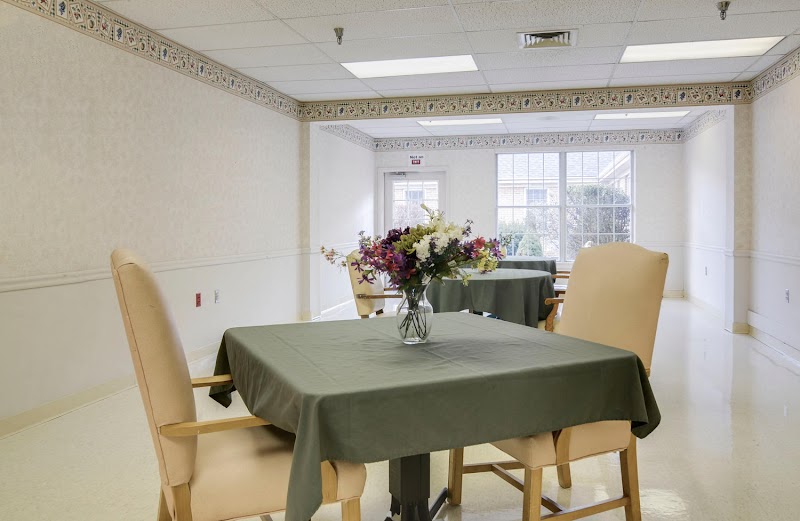 YORK NORTH SKILLED NURSING AND REHABILITATION CTR nursing home in YORK, PA - Photo 4 of 5