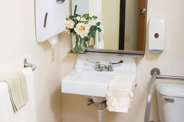 LECOM AT ELMWOOD GARDENS, LLC nursing home in ERIE, PA - Photo 4 of 10