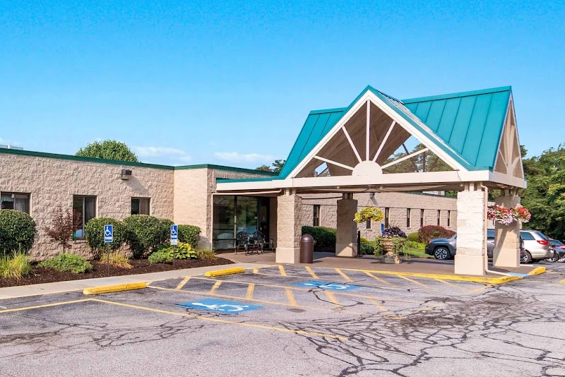 CEDAR HILL HEALTHCARE AND REHABILITATION CENTER nursing home in CORAOPOLIS, PA - Photo 2 of 5