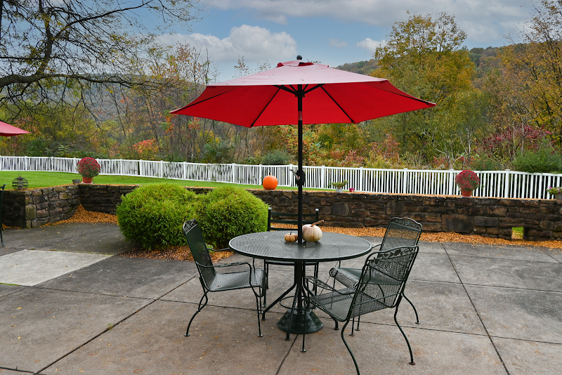 ABINGTON MANOR nursing home in Clarks Summit, PA - Photo 4 of 5