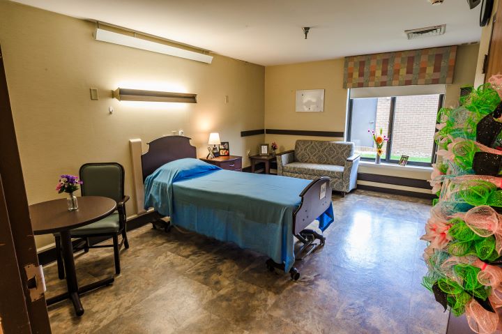 RIVERSIDE HEALTH & REHAB CENTER nursing home in MCKEESPORT, PA - Photo 4 of 5