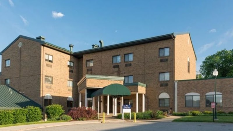 CARNEGIE PARK POST ACUTE nursing home in PITTSBURGH, PA - Photo 2 of 5