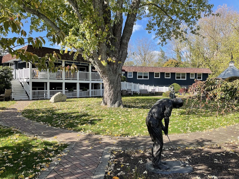 Silver Creek Rehab and Healthcare Center nursing home in Bristol, RI - Photo 4 of 5