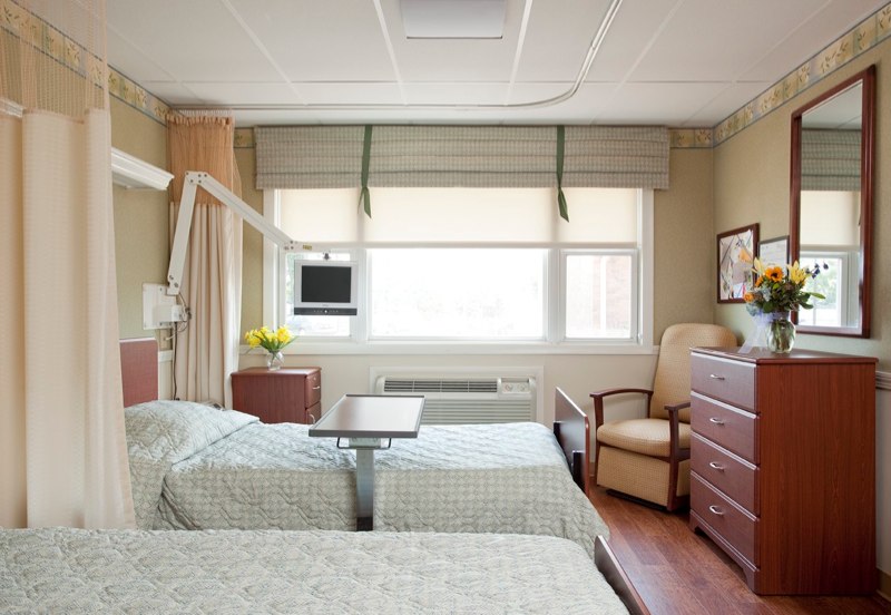 Grand Islander Center nursing home in Middletown, RI - Photo 3 of 5