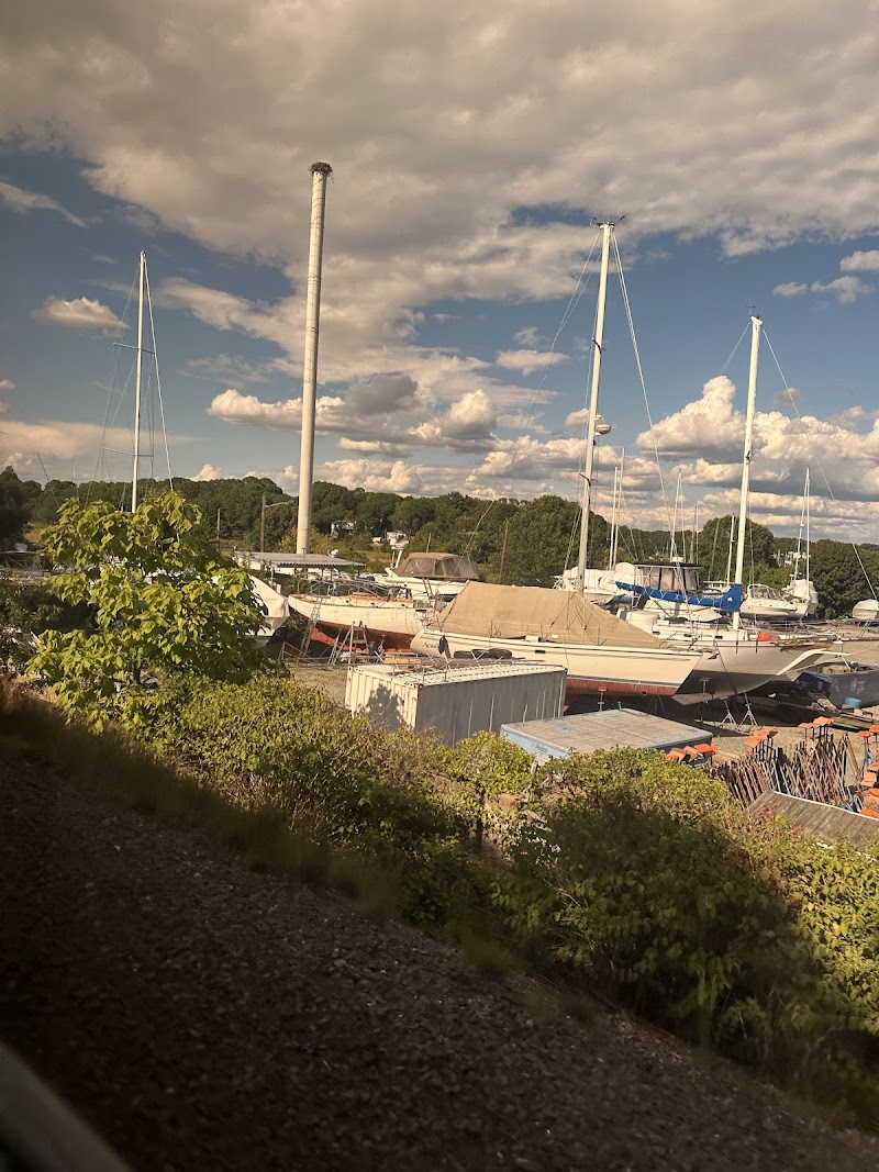 Brentwood Health Center nursing home in Warwick, RI - Photo 4 of 5