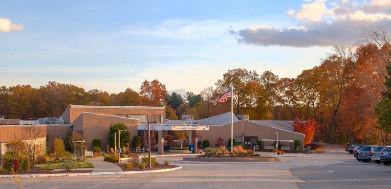 Holiday Retirement Home Inc nursing home in Manville, RI - Photo 2 of 10