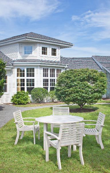 Greenville Skilled Nursing and Rehabilitation nursing home in Greenville, RI - Photo 5 of 5