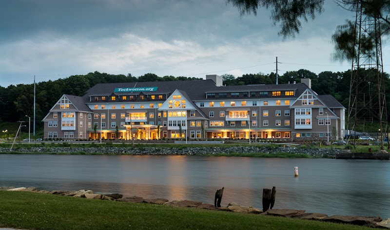 Tockwotton on the Waterfront nursing home in East Providence, RI - Photo 3 of 10