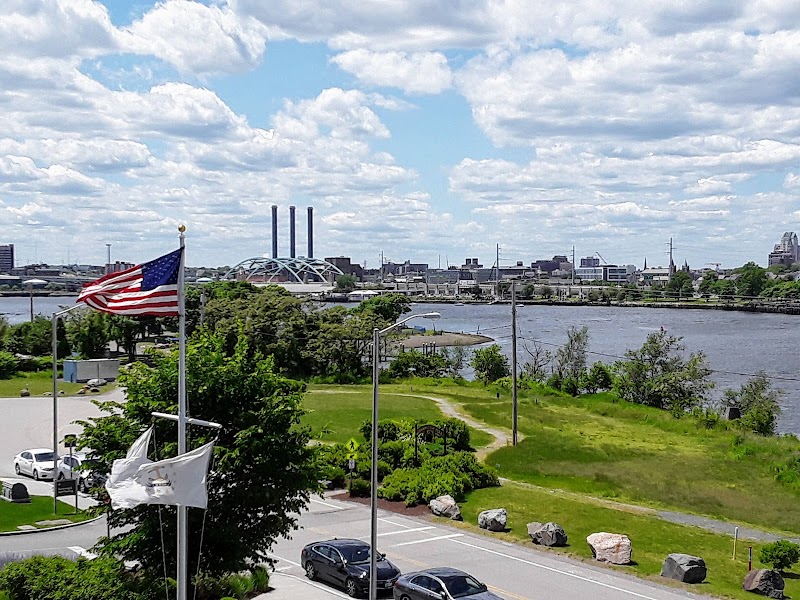 Tockwotton on the Waterfront nursing home in East Providence, RI - Photo 5 of 10
