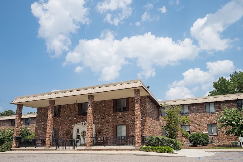 White Oak Manor - Columbia nursing home in Columbia, SC - Photo 2 of 3