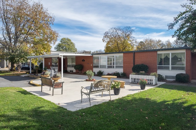 White Oak Manor - York nursing home in York, SC - Photo 2 of 2