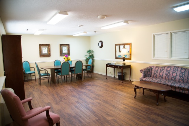 Magnolia Manor - Greenwood nursing home in Greenwood, SC - Photo 4 of 5