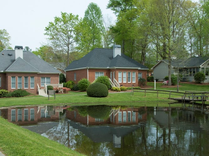 Martha Franks Baptist Retirement Center nursing home in Laurens, SC - Photo 3 of 5
