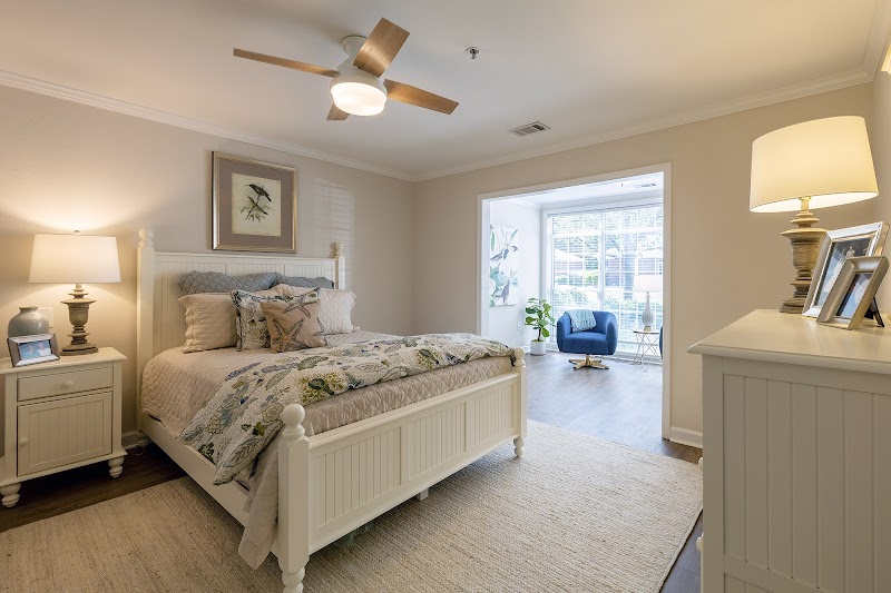 Lakes At Litchfield nursing home in Pawleys Island, SC - Photo 3 of 10