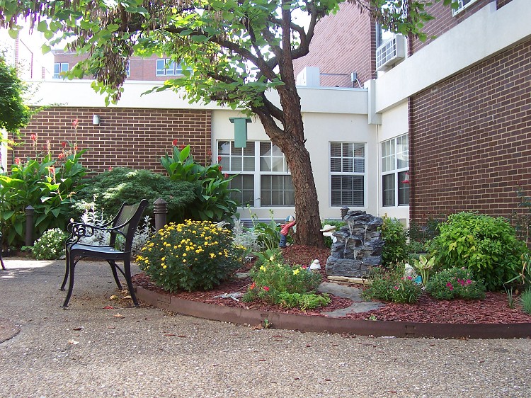 NHC HEALTHCARE, KNOXVILLE nursing home in KNOXVILLE, TN - Photo 3 of 5