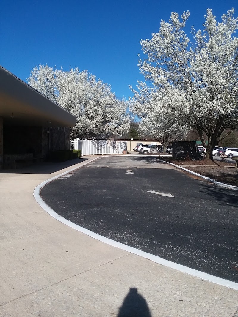 SIGNATURE HEALTHCARE OF ROCKWOOD REHAB & WELLNESS nursing home in ROCKWOOD, TN - Photo 3 of 10