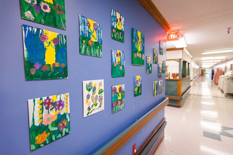 SIGNATURE HEALTHCARE OF ELIZABETHON REHAB & WELLNE nursing home in ELIZABETHTON, TN - Photo 4 of 8