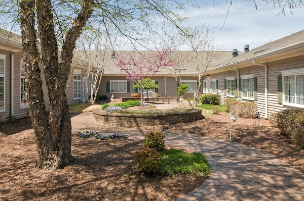 LIFE CARE CENTER OF COLUMBIA nursing home in COLUMBIA, TN - Photo 1 of 6