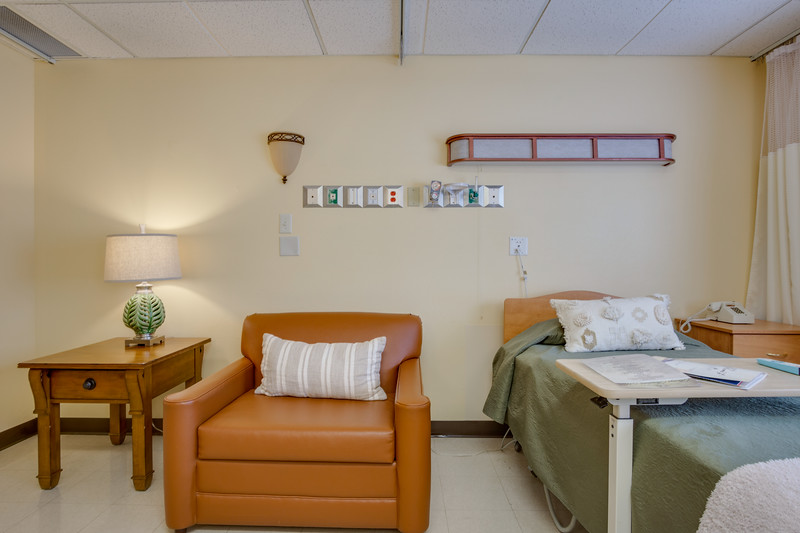 LIFE CARE CENTER OF COLUMBIA nursing home in COLUMBIA, TN - Photo 4 of 6