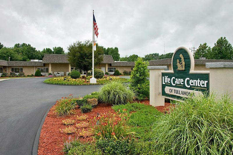 LIFE CARE CENTER OF TULLAHOMA nursing home in TULLAHOMA, TN - Photo 2 of 10