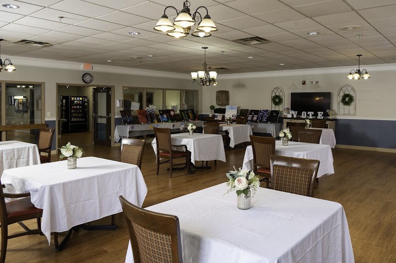 LEBANON CENTER FOR REHABILITATION AND HEALING, LLC nursing home in LEBANON, TN - Photo 2 of 10