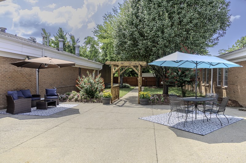 LEBANON CENTER FOR REHABILITATION AND HEALING, LLC nursing home in LEBANON, TN - Photo 4 of 10