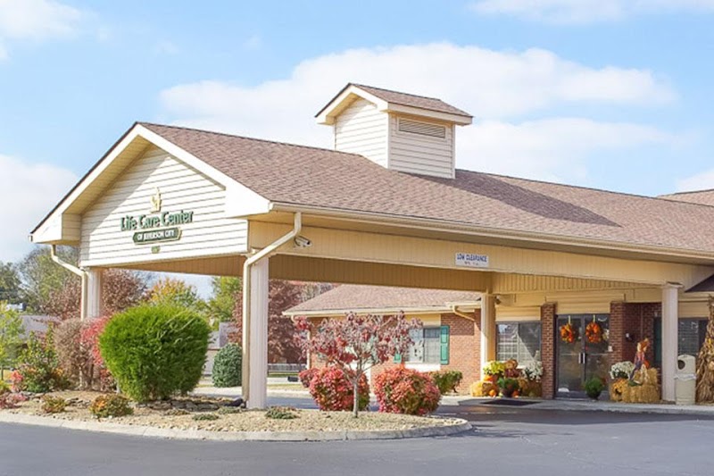 LIFE CARE CENTER OF JEFFERSON CITY nursing home in JEFFERSON CITY, TN - Photo 2 of 10