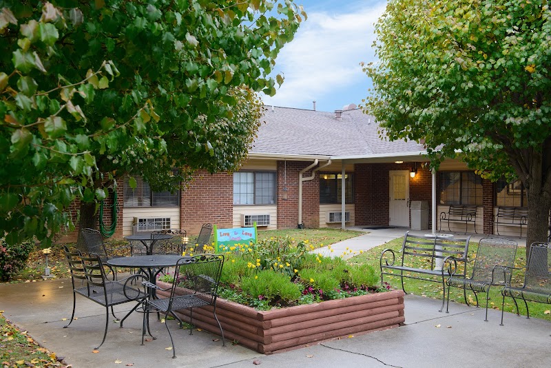 LIFE CARE CENTER OF JEFFERSON CITY nursing home in JEFFERSON CITY, TN - Photo 3 of 10