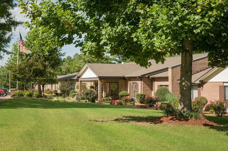 LIFE CARE CENTER OF BRUCETON-HOLLOW ROCK nursing home in BRUCETON, TN - Photo 2 of 10