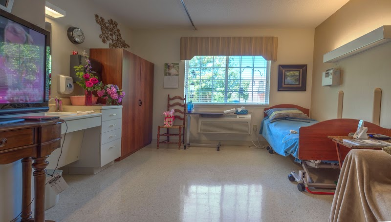 LAKEBRIDGE, A WATERS COMMUNITY, LLC nursing home in JOHNSON CITY, TN - Photo 4 of 10