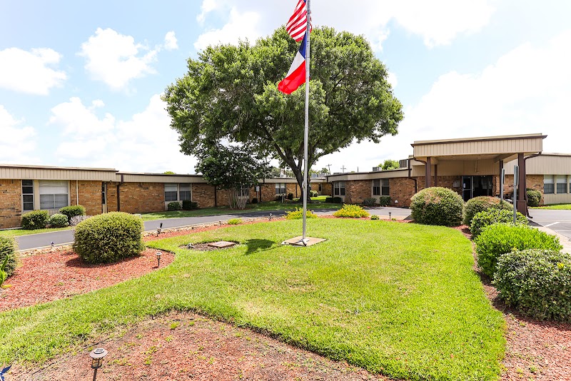LAKE JACKSON HEALTHCARE CENTER nursing home in LAKE JACKSON, TX - Photo 2 of 10