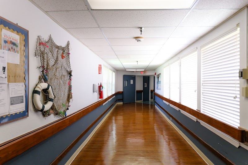 LAKE JACKSON HEALTHCARE CENTER nursing home in LAKE JACKSON, TX - Photo 4 of 10