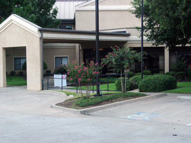 BEDFORD WELLNESS & REHABILITATION nursing home in BEDFORD, TX - Photo 5 of 5