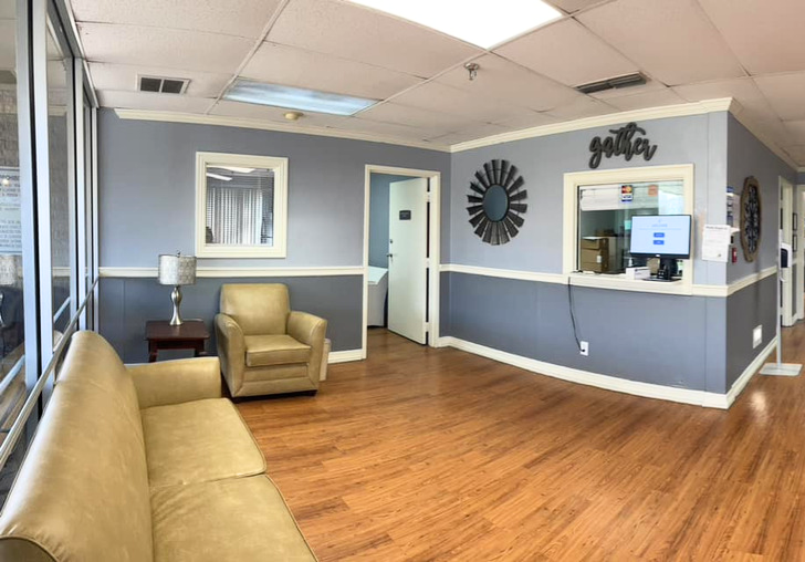 ARLINGTON HEIGHTS HEALTH AND REHABILITATION CENTER nursing home in FORT WORTH, TX - Photo 3 of 5