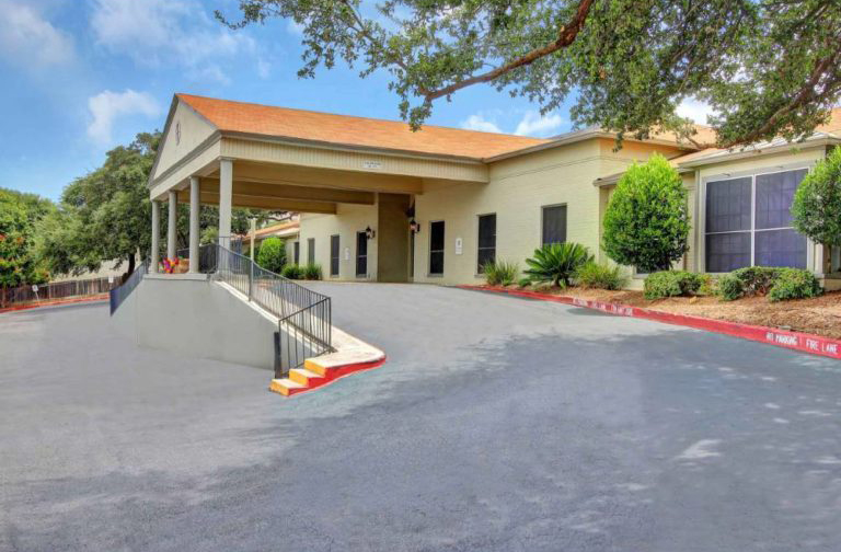 WURZBACH NURSING AND REHABILITATION nursing home in SAN ANTONIO, TX - Photo 2 of 5