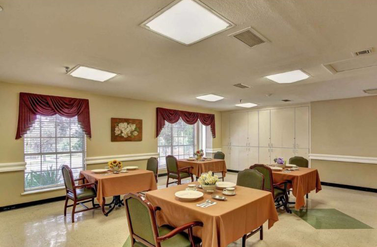 WURZBACH NURSING AND REHABILITATION nursing home in SAN ANTONIO, TX - Photo 4 of 5