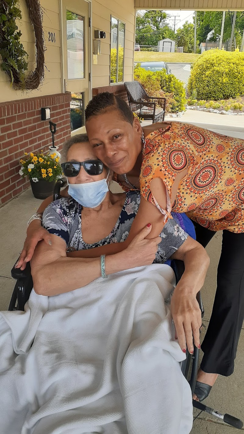 RIVER VIEW ON THE APPOMATTOX HEALTH & REHAB CENTER nursing home in HOPEWELL, VA - Photo 3 of 5