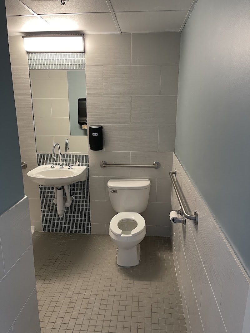 BAY POINTE REHABILITATION AND NURSING nursing home in VIRGINIA BEACH, VA - Photo 4 of 5