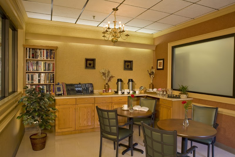 THE LAURELS OF UNIVERSITY PARK nursing home in RICHMOND, VA - Photo 5 of 5