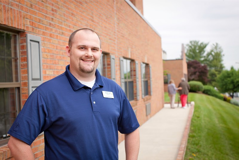 RALEIGH COURT HEALTH AND REHABILITATION CENTER nursing home in ROANOKE, VA - Photo 2 of 5