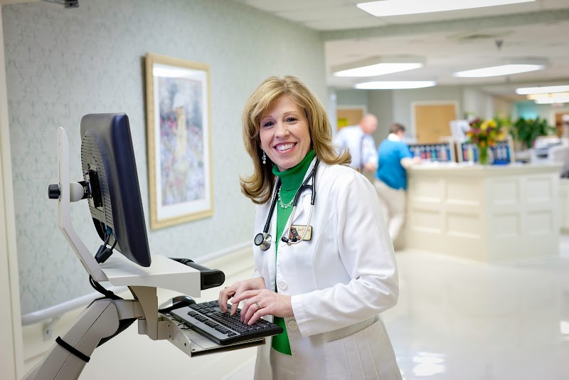 STANLEYTOWN HEALTH AND REHABILITATION CENTER nursing home in BASSETT, VA - Photo 2 of 10