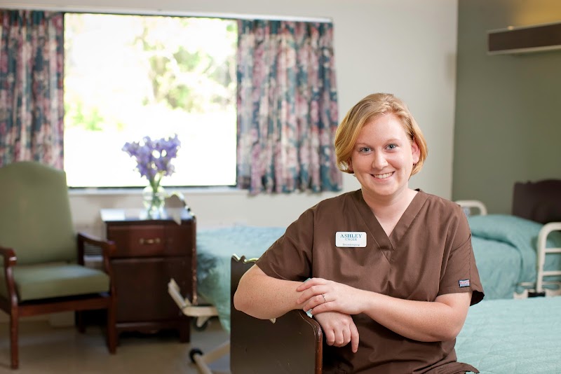 LOUISA HEALTH & REHABILITATION CENTER nursing home in LOUISA, VA - Photo 3 of 5