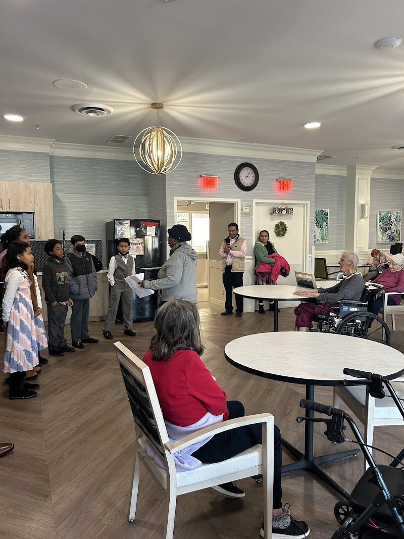 AUGUST HEALTHCARE AT LEEWOOD nursing home in ANNANDALE, VA - Photo 3 of 5