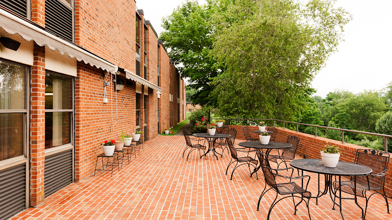 FRANCIS MARION MANOR HEALTH & REHABILITATION nursing home in MARION, VA - Photo 4 of 10